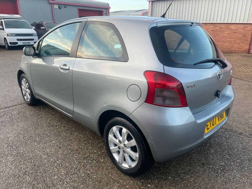 Toyota Yaris 1.3 Vvt-i Zinc Mmt Hatchback Silver #5