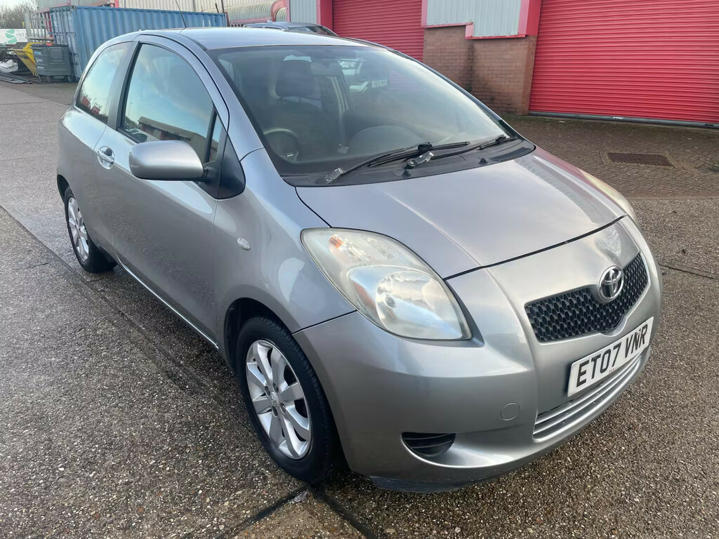 Toyota Yaris 1.3 Vvt-i Zinc Mmt Hatchback Silver