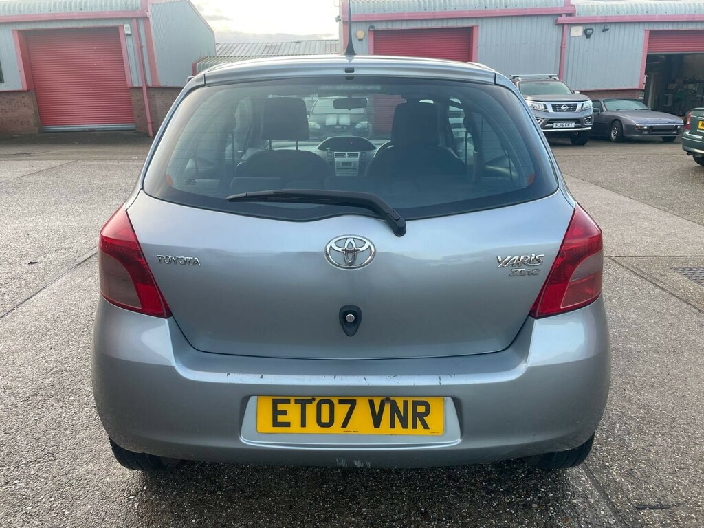 Toyota Yaris 1.3 Vvt-i Zinc Mmt Hatchback Silver #4