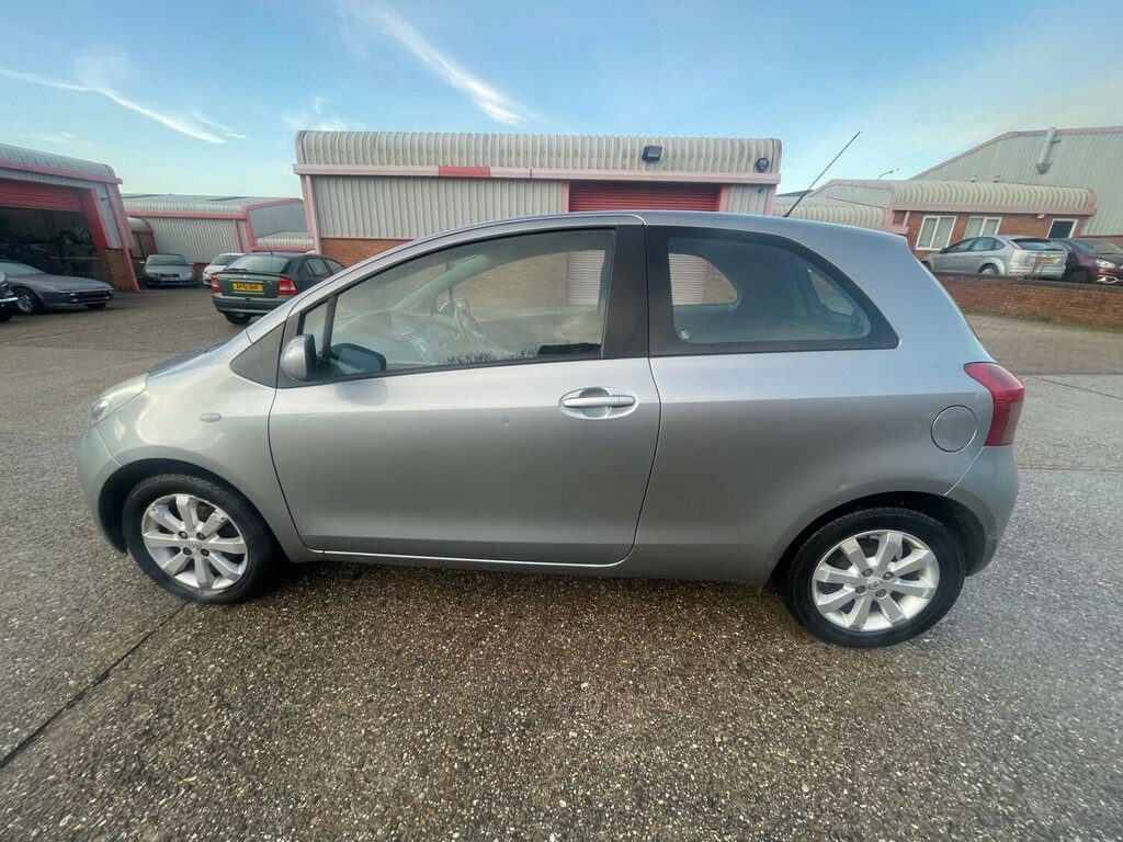 Toyota Yaris 1.3 Vvt-i Zinc Mmt Hatchback Silver #6