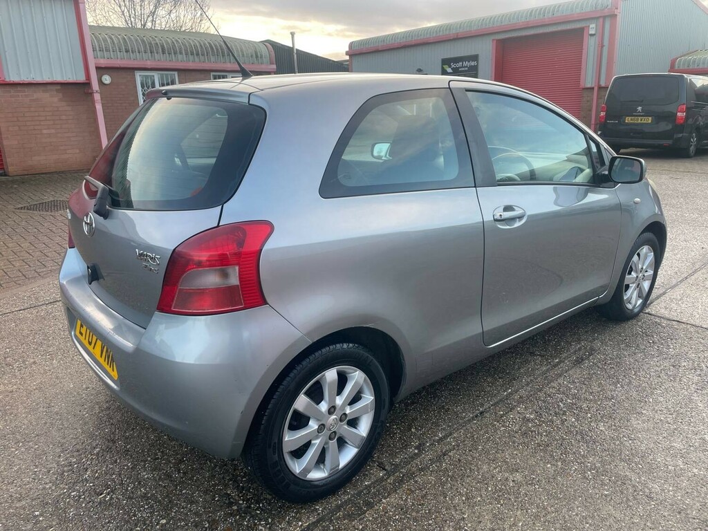 Toyota Yaris 1.3 Vvt-i Zinc Mmt Hatchback Silver #3