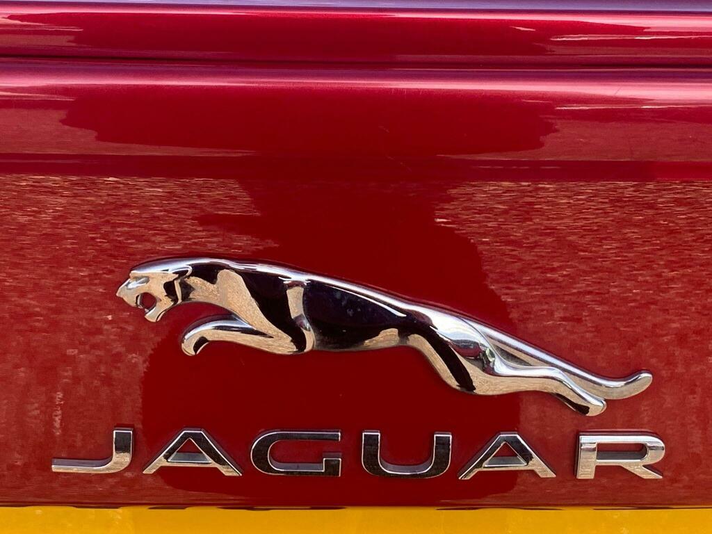 Jaguar XE Black #33