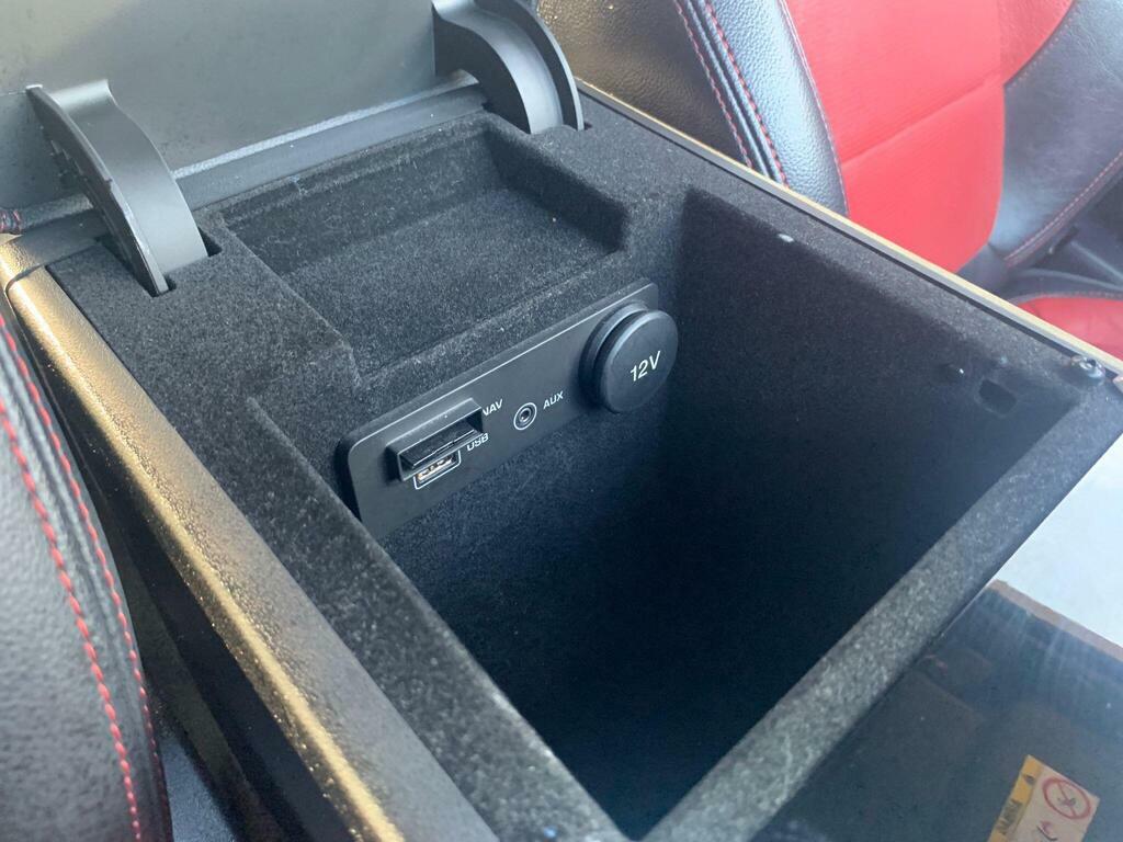 Jaguar XE Black #39