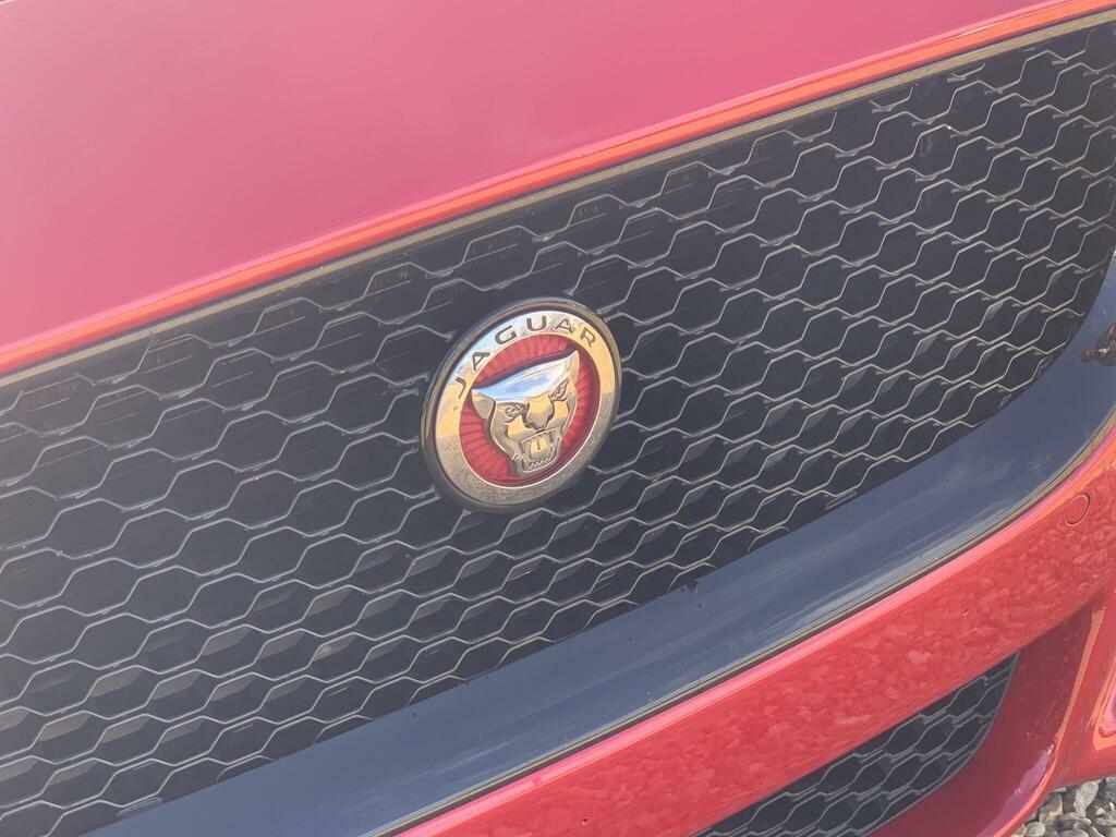 Jaguar XE Black #32
