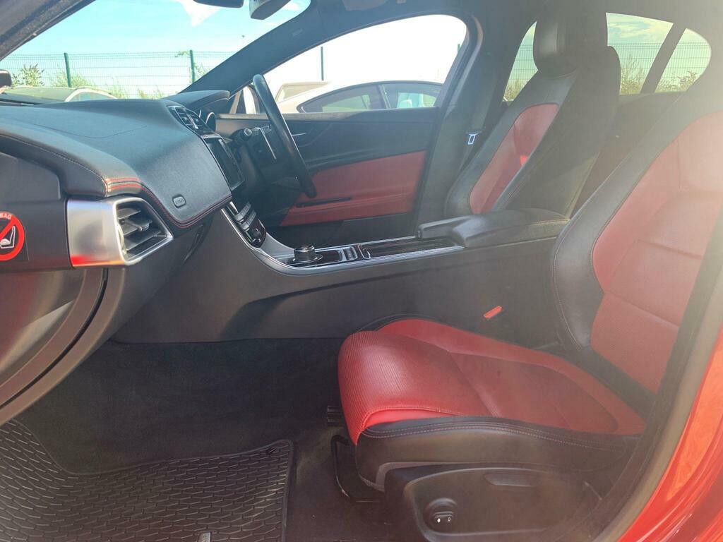 Jaguar XE Black #30