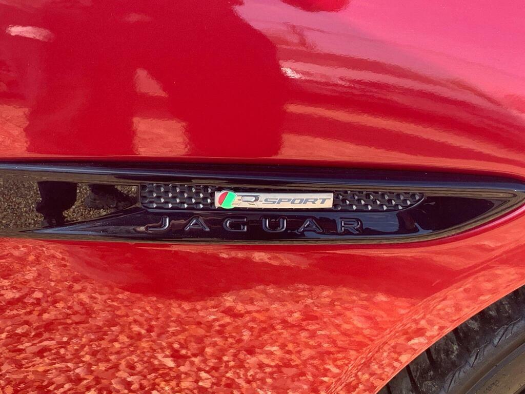 Jaguar XE Black #31