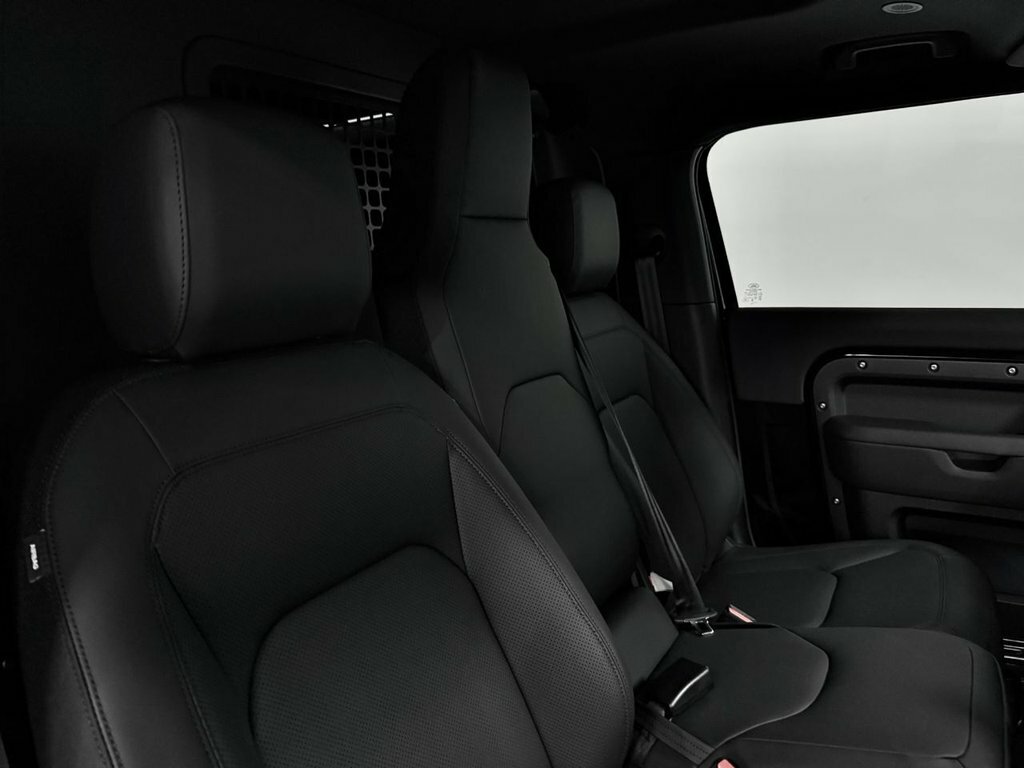 Land Rover Defender 90 3L S Black #5