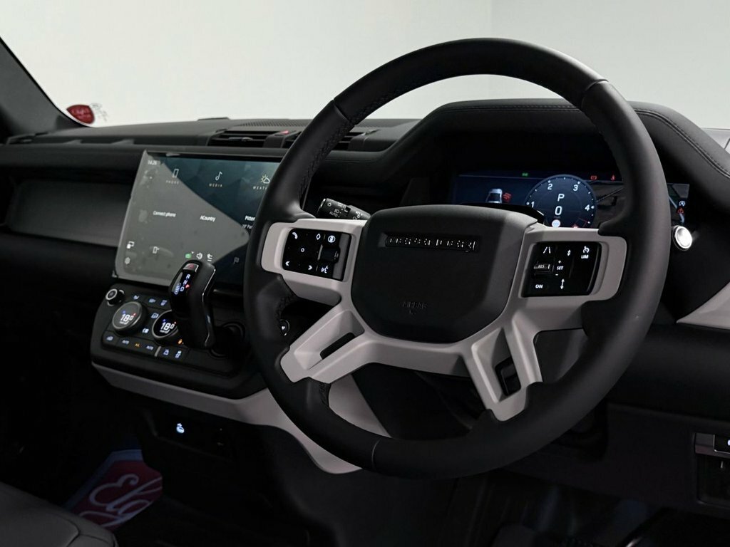 Land Rover Defender 90 3L S Black #4
