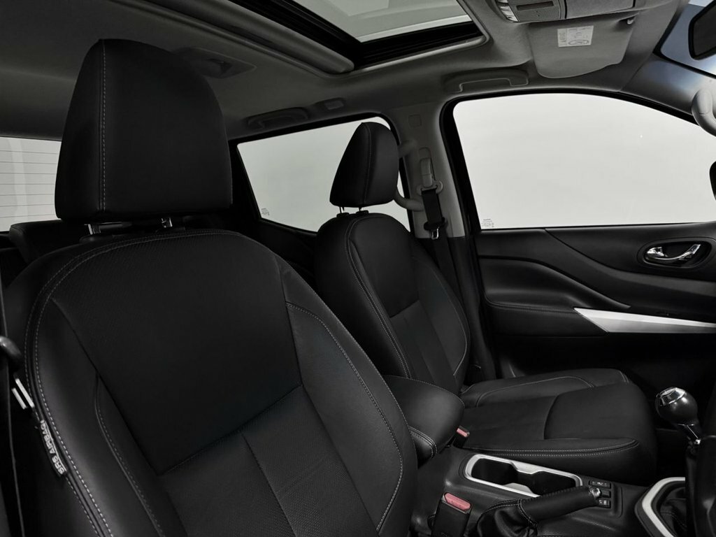 Nissan Navara 2L Tekna SK17RHF Black #5