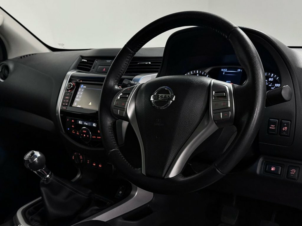 Nissan Navara 2L Tekna SK17RHF Black #4