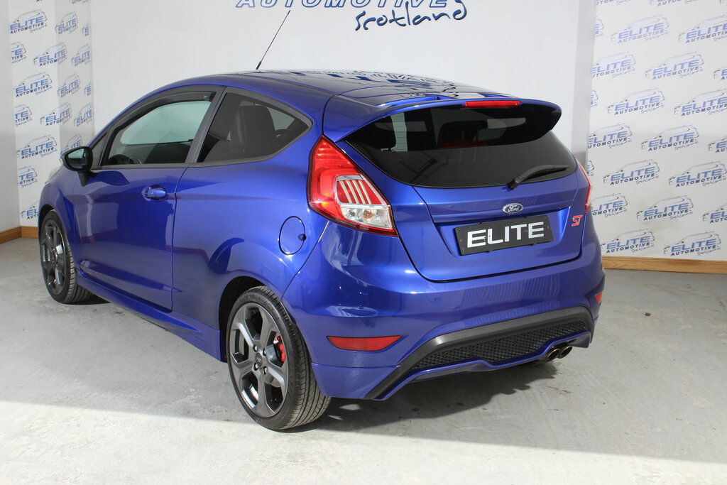 Ford Fiesta Studio White #10