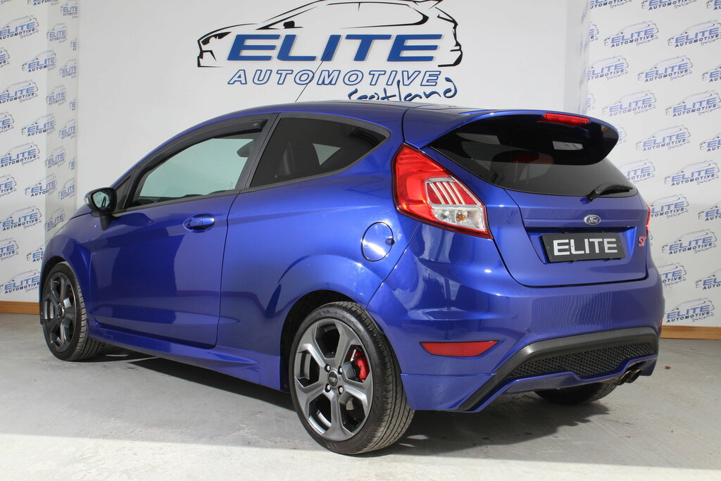 Ford Fiesta Studio White #9