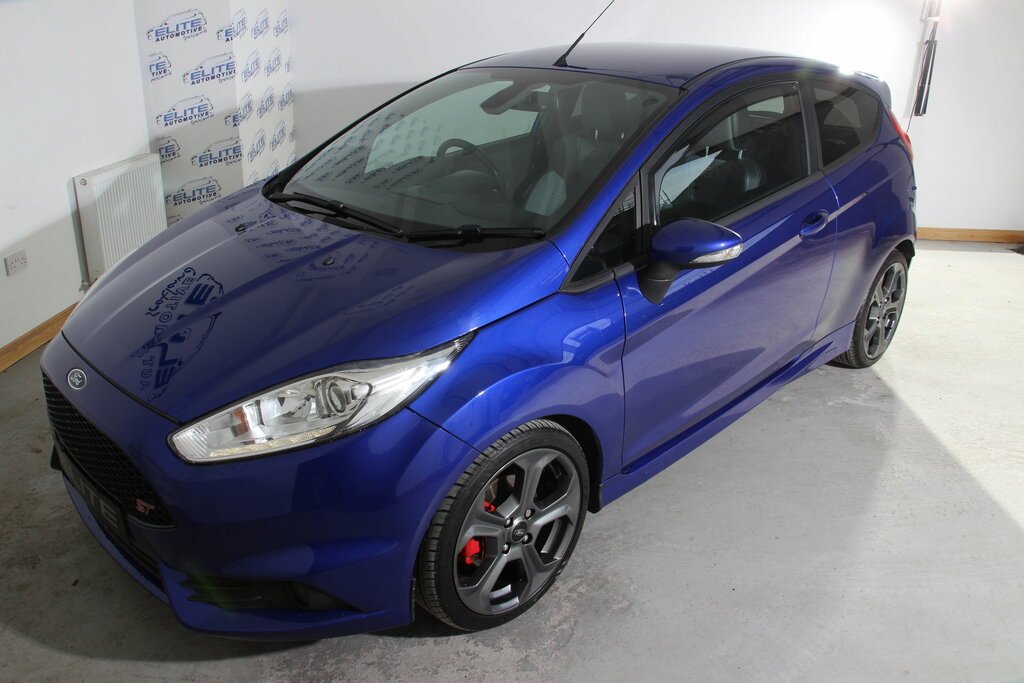 Ford Fiesta Studio White #8