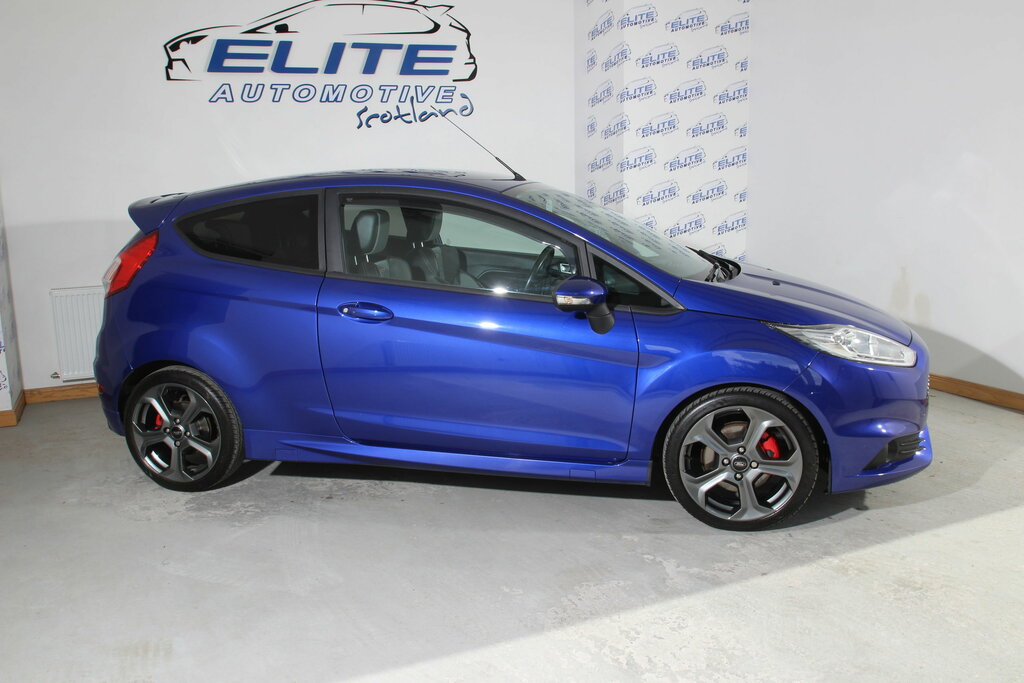 Ford Fiesta Studio White #7