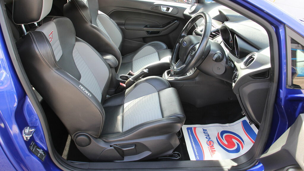 Ford Fiesta Studio White #17