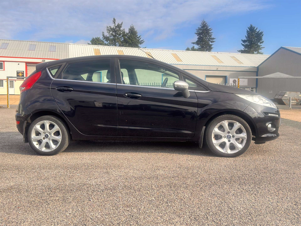 Ford Fiesta Hatchback HW61AMV Black #4