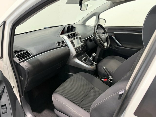 Toyota Verso Mpv 1.6 D-4d Trend Plus 201565 Grey #24
