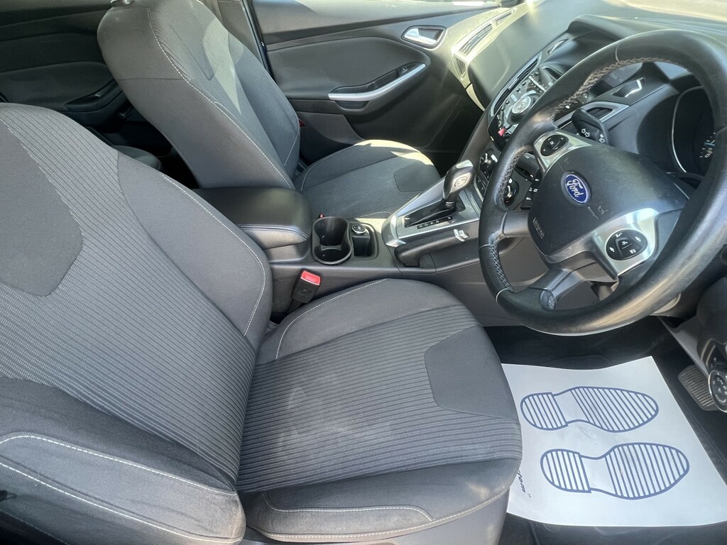 Ford Focus Hatchback 1.6 Titanium Navigator 2014 EO64WFW Blue #2