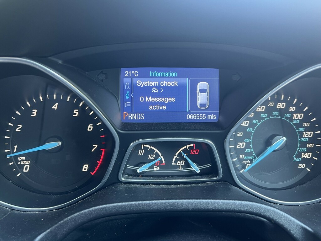 Ford Focus Hatchback 1.6 Titanium Navigator 2014 EO64WFW Blue #4