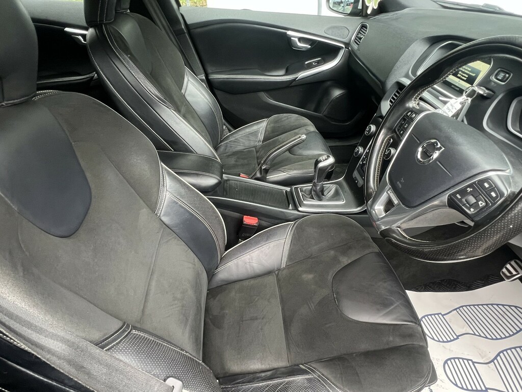 Volvo V40 2.0 R-design T2 Black #2
