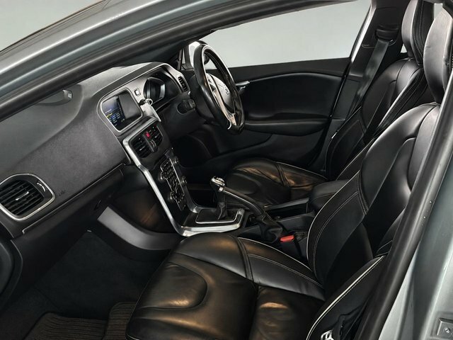 Volvo V40 Black #5