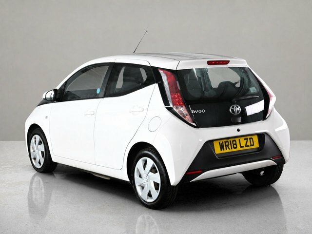 Toyota Aygo 1.0 Vvt-i X-play Hatchback White #4