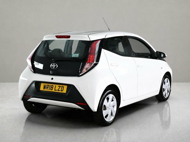 Toyota Aygo 1.0 Vvt-i X-play Hatchback White #6