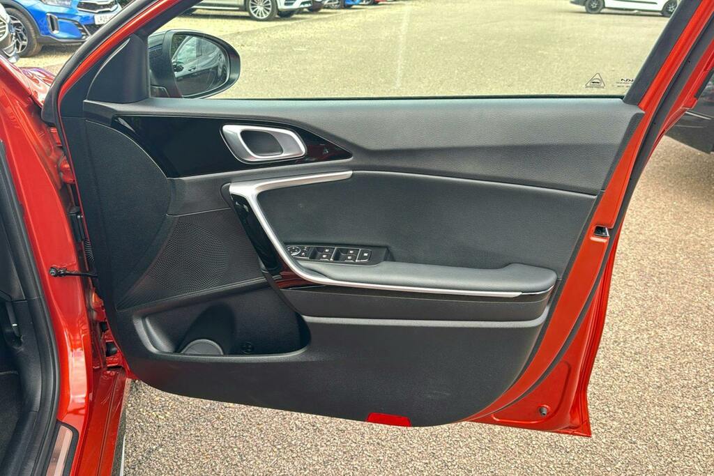Kia Proceed Gt-line S White #41