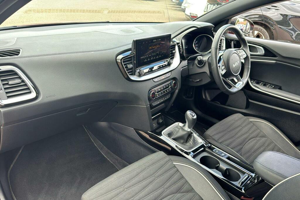 Kia Proceed Gt-line S White #10