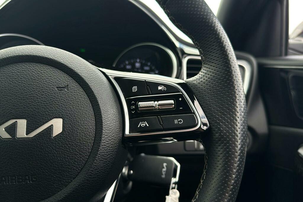 Kia Proceed Gt-line S White #17