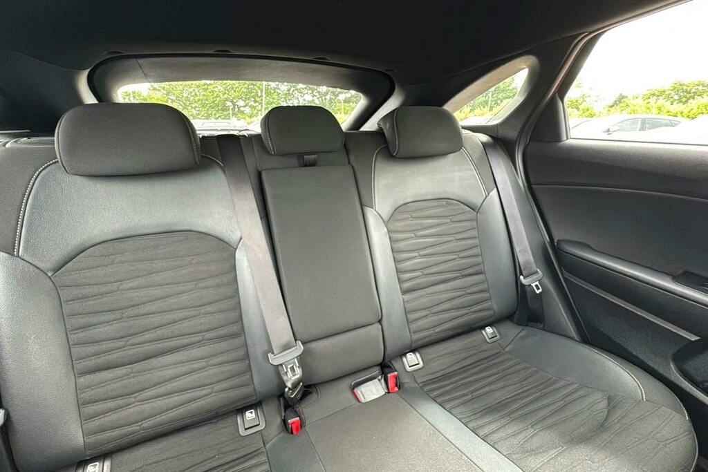 Kia Proceed Gt-line S White #11