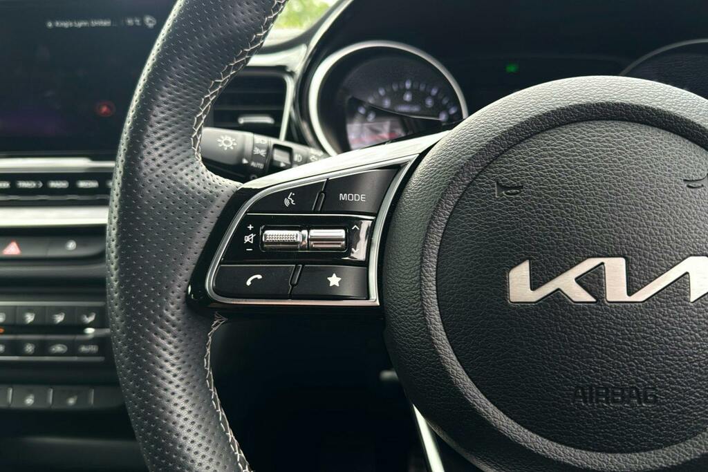 Kia Proceed Gt-line S White #16