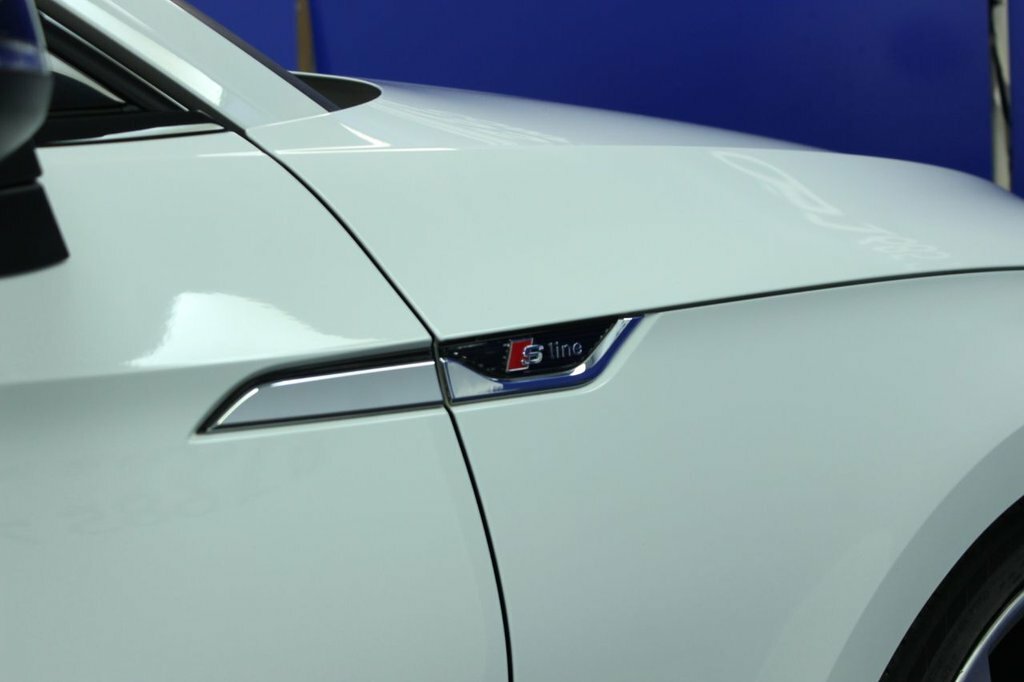 Audi A5 2L Black Edition BW19LBU White #3