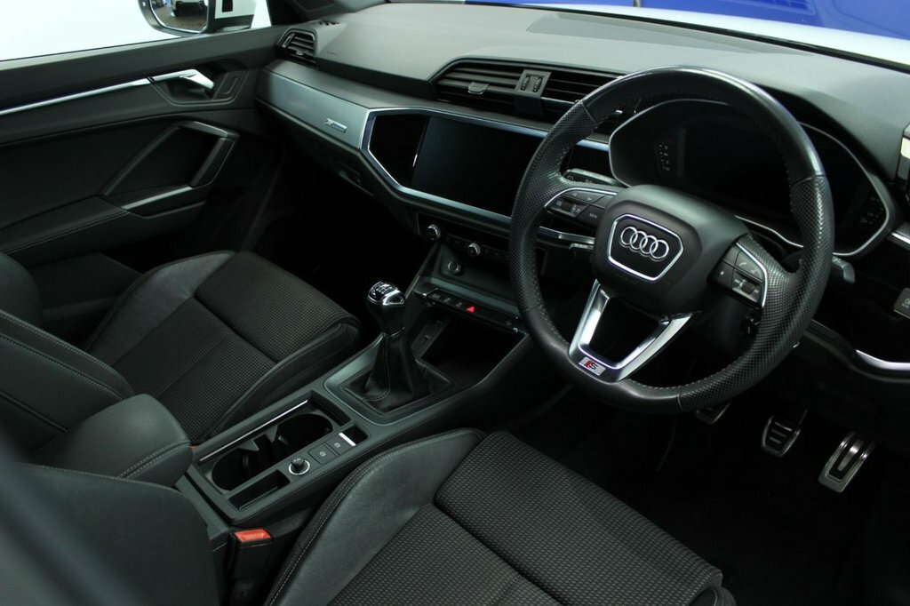 Audi Q3 1.5L S Line WG69HFV White #2