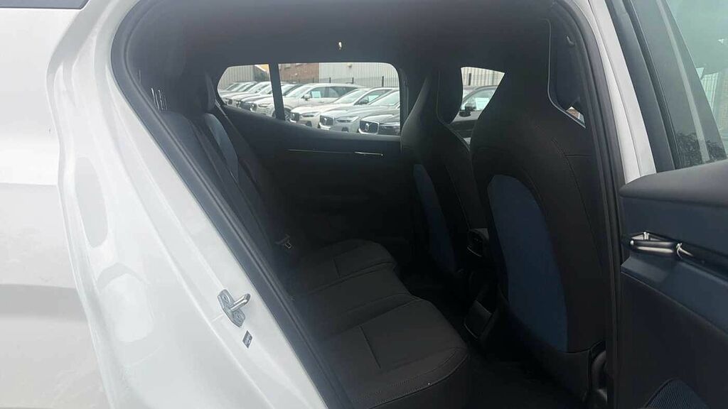 Volvo EX30 Plus, Single Motor Extended Range, LS26ZHO White #6