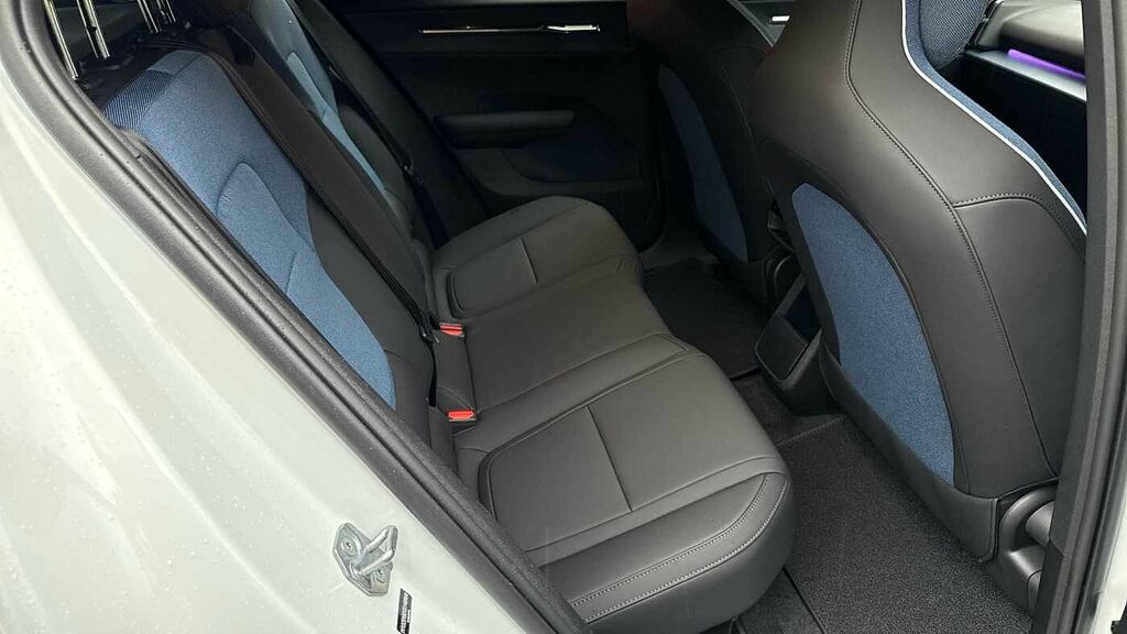 Volvo EX30 Plus, Twin Motor Performance, LR75XWC White #6