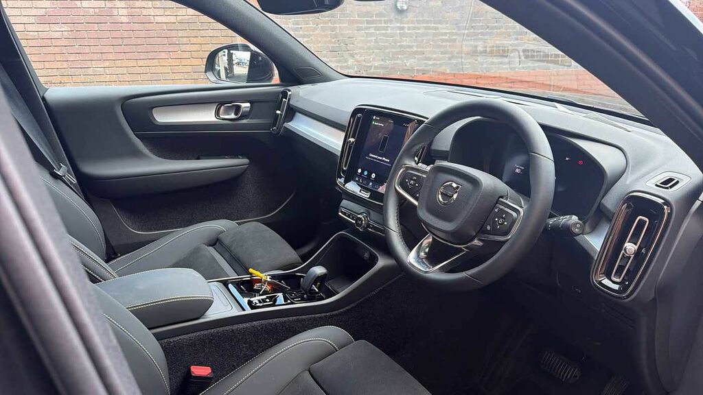 Volvo XC40 Plus, B4 Mild Hybrid, Dark FD26RXB Black #4