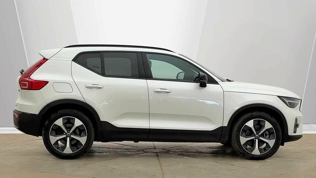 Volvo XC40 Plus, B4 Mild Hybrid, Dark RJ25AHZ White #2