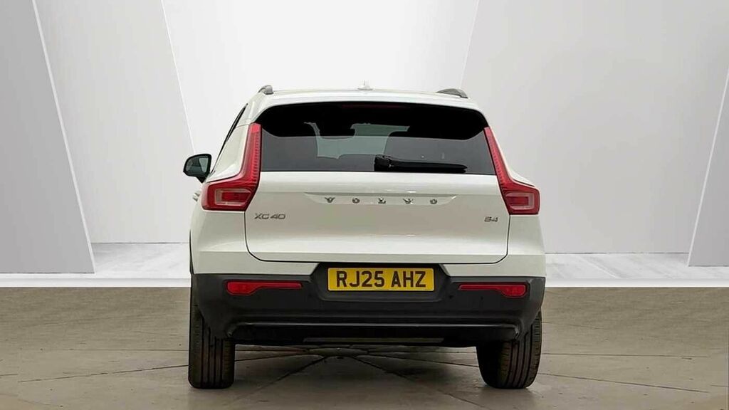 Volvo XC40 Plus, B4 Mild Hybrid, Dark RJ25AHZ White #4