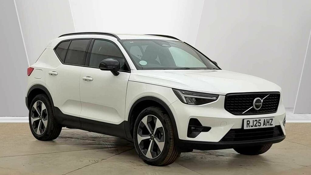Volvo XC40 Plus, B4 Mild Hybrid, Dark White