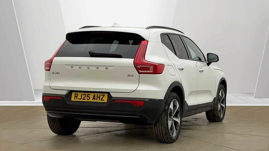 Volvo XC40 Plus, B4 Mild Hybrid, Dark RJ25AHZ White #3