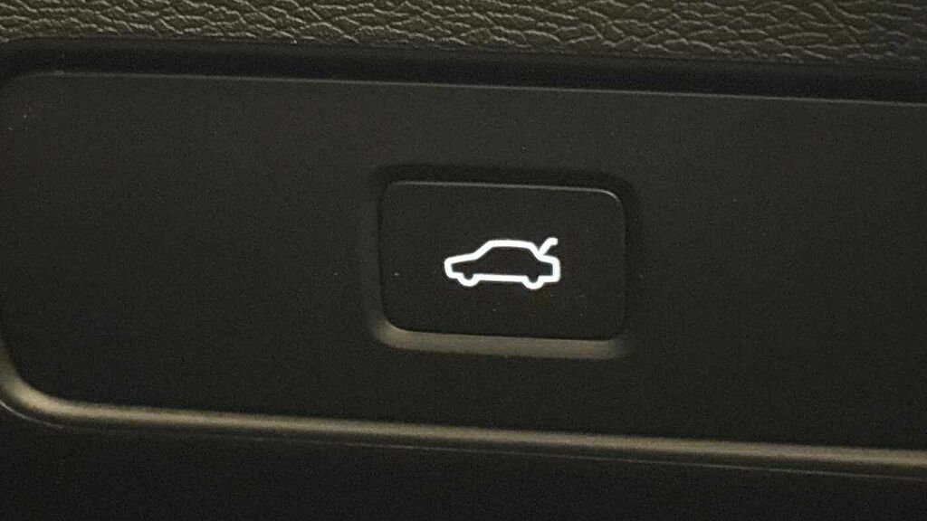 Volvo XC40 Plus Silver #29