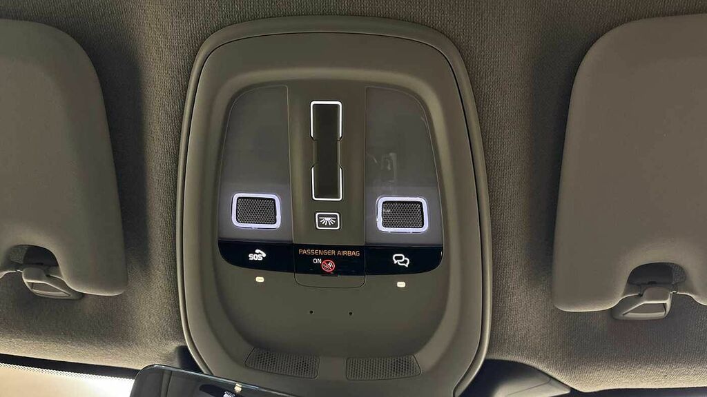 Volvo XC40 Plus Silver #32