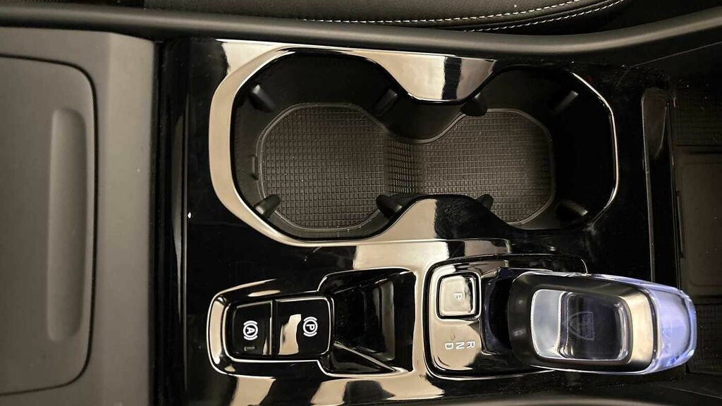 Volvo XC40 Plus Silver #31