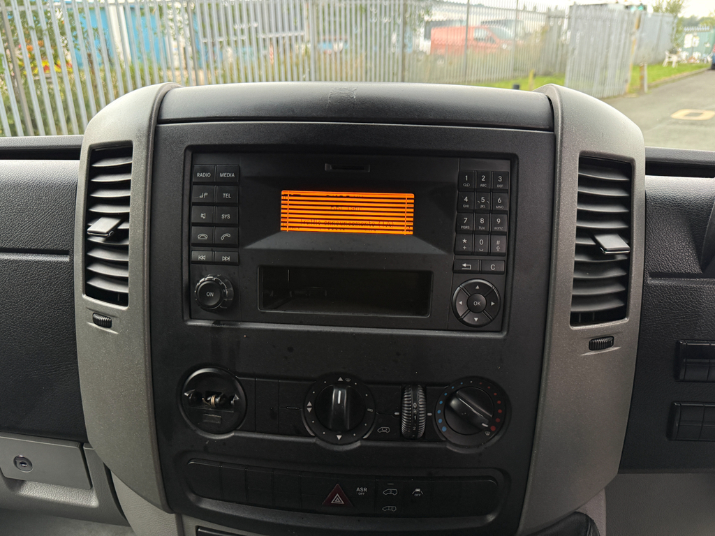 Mercedes-Benz Sprinter Panel Van White #26