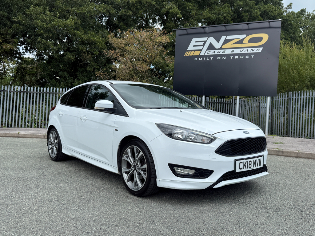 Ford Focus 1.0T Ecoboost St-line Hatchback White #3
