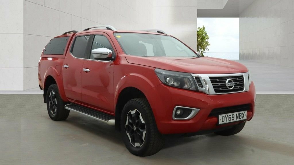 Nissan Navara 2.3L Tekna Red