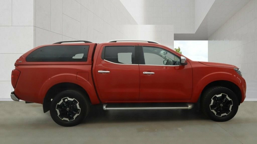 Nissan Navara 2.3L Tekna Red #4
