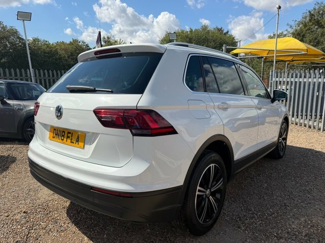 Volkswagen Tiguan Tsi Se Navigation Suv White #3