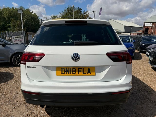 Volkswagen Tiguan Tsi Se Navigation Suv White #4